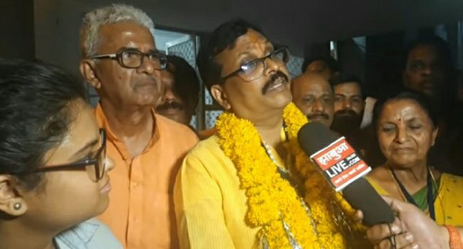 लोकसभा चुनाव में जीत को लेकर जगह-जगह मनाया गया जीत का जश्न 3 लोकसभा चुनाव में जीत को लेकर जगह-जगह मनाया गया जीत का जश्न | New India Times