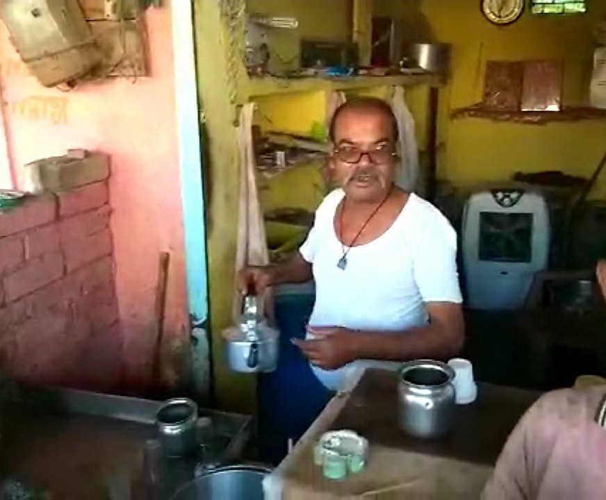 देश हुआ मोदी मय: दोबारा प्रधानमंत्री बनने की खुशी में चाय वाले ने सब को निःशुल्क पिलाई चाय | New India Times