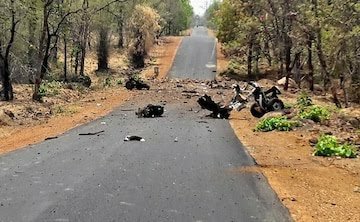 नक्सलियों के हमले में शहीद हुये जवानों को सपाईयों ने दी श्रद्वांजलि 2 नक्सलियों के हमले में शहीद हुये जवानों को सपाईयों ने दी श्रद्वांजलि | New India Times