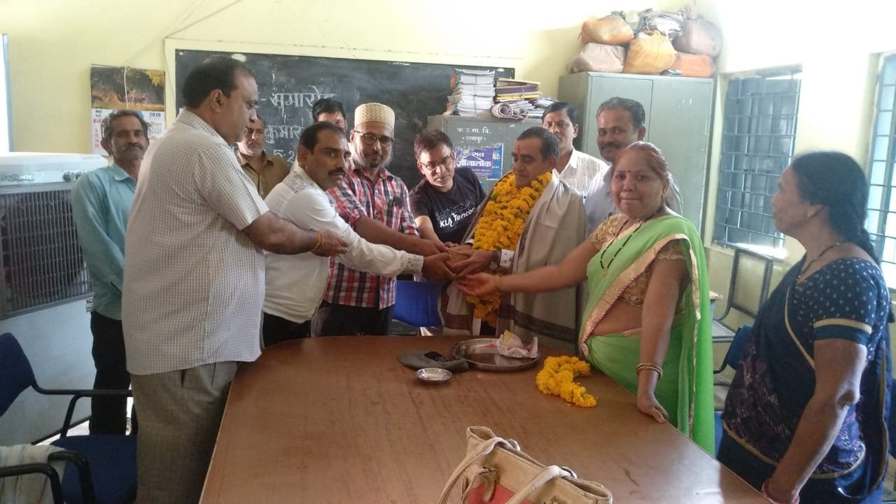 शिक्षक श्री अभय कुमार पंड्या को सम्मान कर दी गई विदाई | New India Times