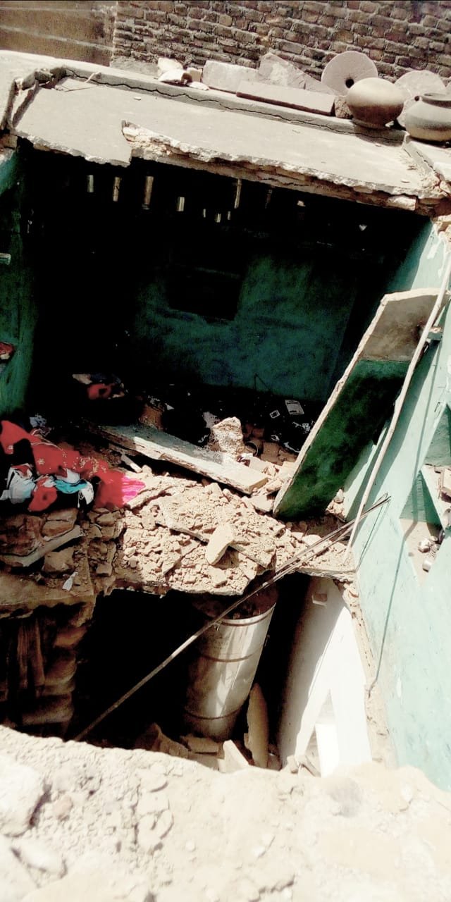 गैस सिलेंडर फटने से लगी आग, परिवार की सूझबूझ से टला बड़ा हादसा, दो मंजिला इमारत हुई धराशाई, 4 लाख से अधिक के नुकसान का अनुमान | New India Times