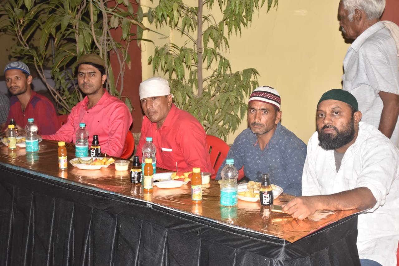 पत्रकारों ने आपसी भाईचारे को बढ़ावा देने के लिए किया रोजा इफ़्तार पार्टी का आयोजन, बड़ी संख्या में पत्रकारों व सम्मानित लोगों ने की शिरकत | New India Times
