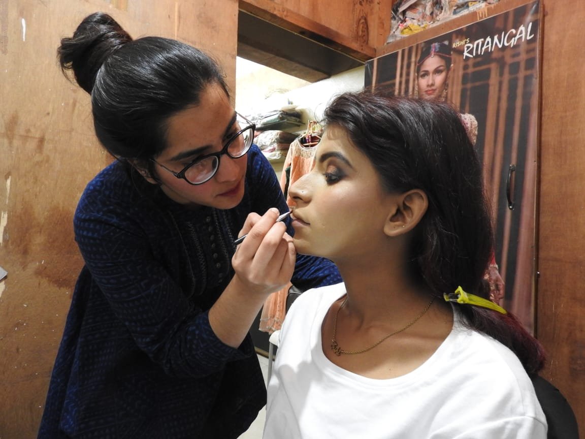 पेरिस फैशन वीक एवं कान फ़िल्म फेस्टिवल में बतौर मेकअप आर्टिस्ट अपनी यूनिक शिनाख्त क़ायम की बुरहानपुर और भोपाल की बेटी अल्फ़िया बक्षी ने | New India Times