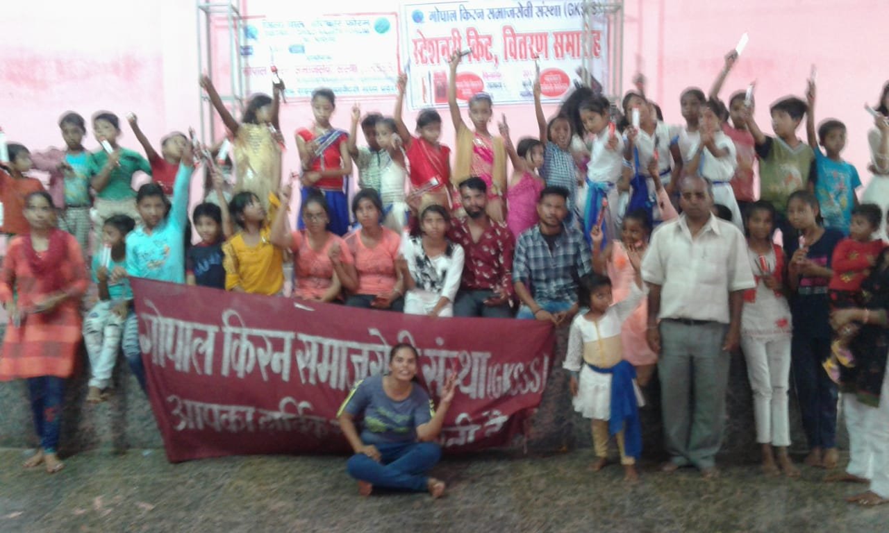 गोपाल किरण समाज सेवी संस्था एवं चाइल्ड राइट ऑब्जर्वेटरी (सीआरओ) मध्यप्रदेश की इकाई चाइल्ड राइट फोरम ग्वालियर द्वारा स्टेशनरी वितरण नृत्य एवं डांस प्रोग्राम का हुआ आयोजन | New India Times