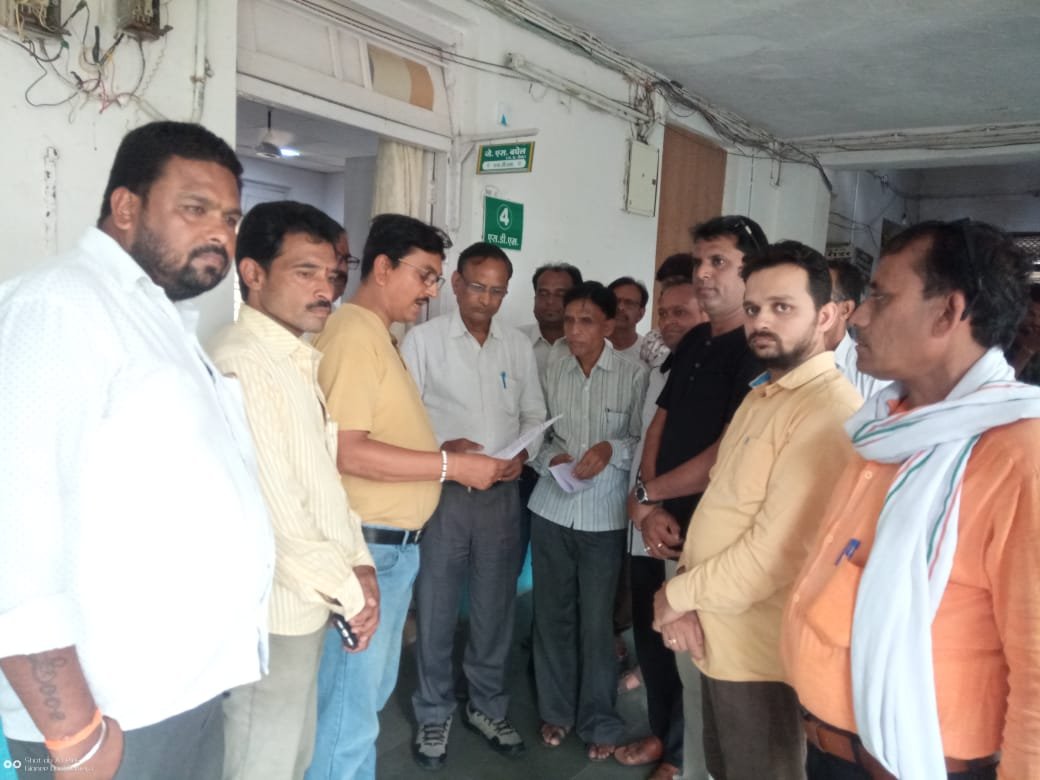 थांदला के पत्रकार हुए लामबंद, अनुविभागीय अधिकारी को महामहिम राज्यपाल के नाम सौंपा ज्ञापन | New India Times