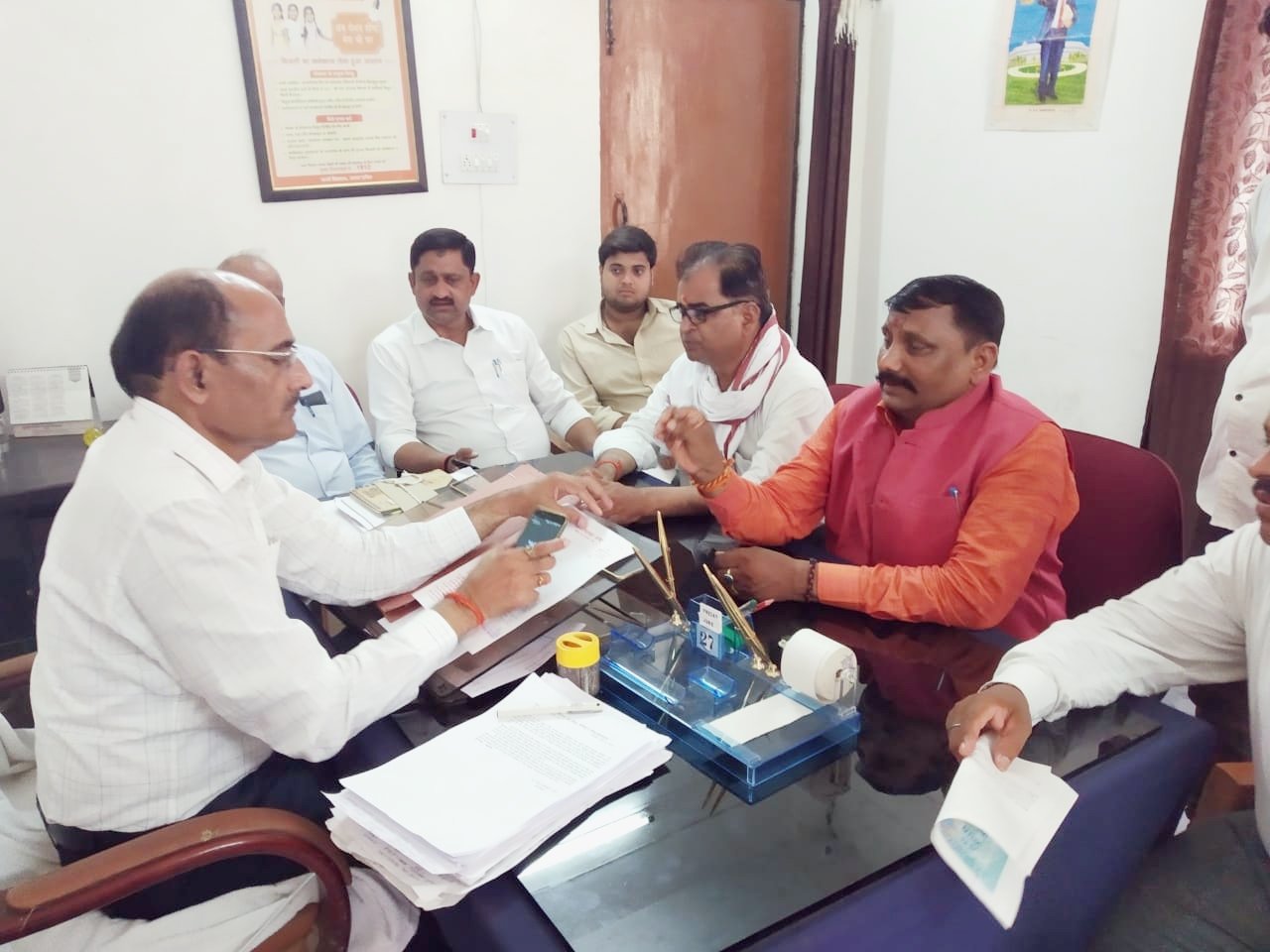 ग्राम न्यायालय की स्थापना तहसील मुख्यालय में करने के लिए अधिवक्ताओं ने सौंपा ज्ञापन | New India Times