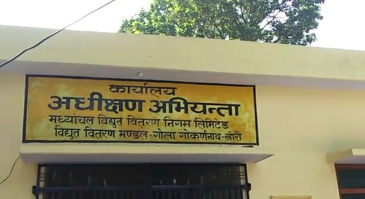 विद्युत कर्मियों द्वारा बिजली चेकिंग के नाम पर अवैध धन उगाही और वृद्ध महिला से अभद्रता व गाली गलौज | New India Times