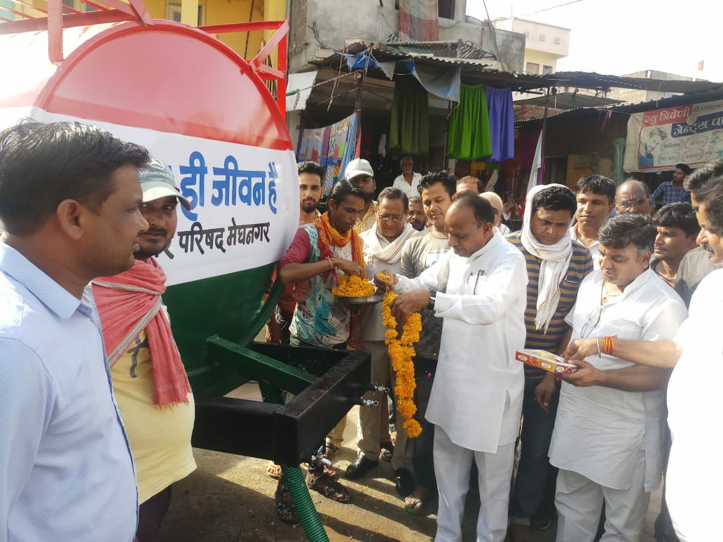 मेघनगर में जल संकट को देखते हुए थांदला विधायक वीरसिंह भुरिया द्वारा दो नवीन टैंकरों की दी गई सौगात | New India Times