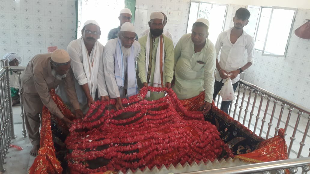 उर्स में दरगाह शरीफ पर चादरपोशी और तकरीर का हुआ आयोजन | New India Times
