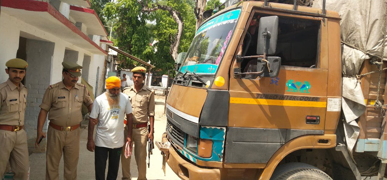 लगभग 30 लाख कीमत की 986 पेटी अवैध देशी शराब के साथ एक अभियुक्त गिरफ्तार 2 लगभग 30 लाख कीमत की 986 पेटी अवैध देशी शराब के साथ एक अभियुक्त गिरफ्तार | New India Times