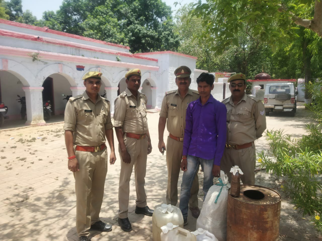 अवैध कच्ची शराब के साथ एक अभियुक्त गिरफ्तार | New India Times