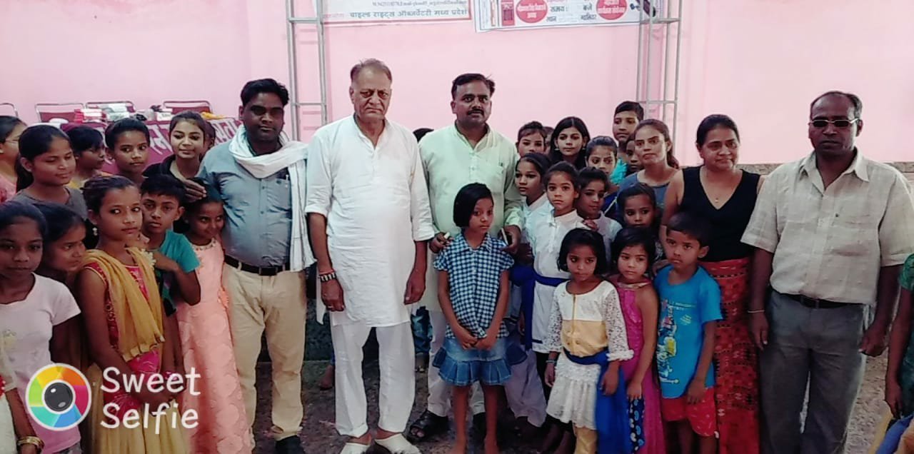 गोपाल किरण समाज सेवी संस्था एवं चाइल्ड राइट ऑब्जर्वेटरी (सीआरओ) मध्यप्रदेश की इकाई चाइल्ड राइट फोरम ग्वालियर द्वारा स्टेशनरी वितरण नृत्य एवं डांस प्रोग्राम का हुआ आयोजन | New India Times