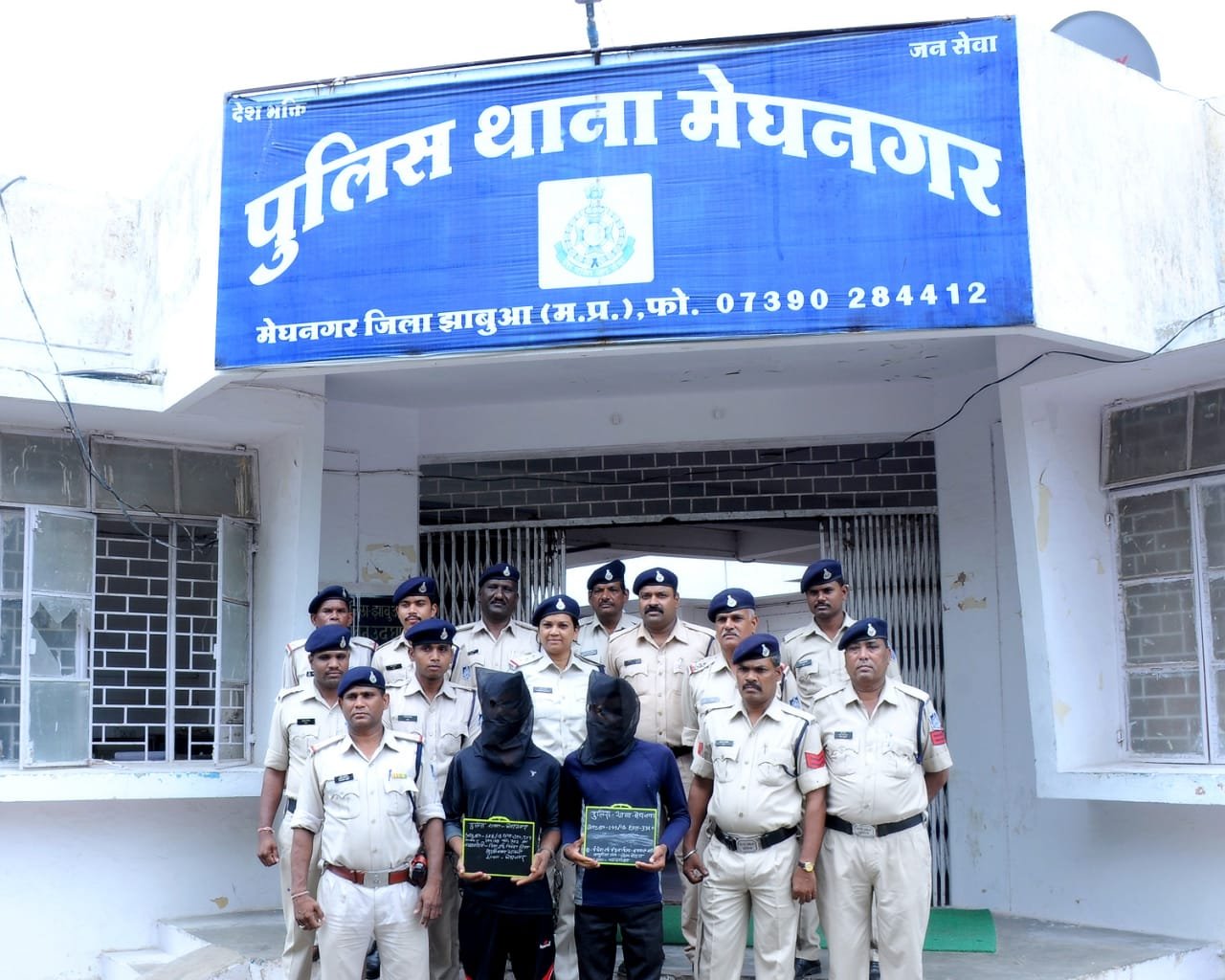 तलवार, फालिया दो दस ग्राम सोने की चेन के साथ दो चेन स्नैचर्स गिरफ्तार | New India Times