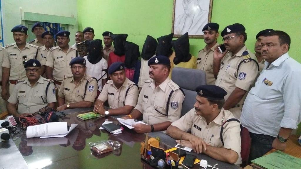 भैंसों की लूट के करने वाले गिरोह का पर्दाफाश, चौकीदार की हत्या कर की गई थी लाखों रुपये की भैंसों की डकैती | New India Times