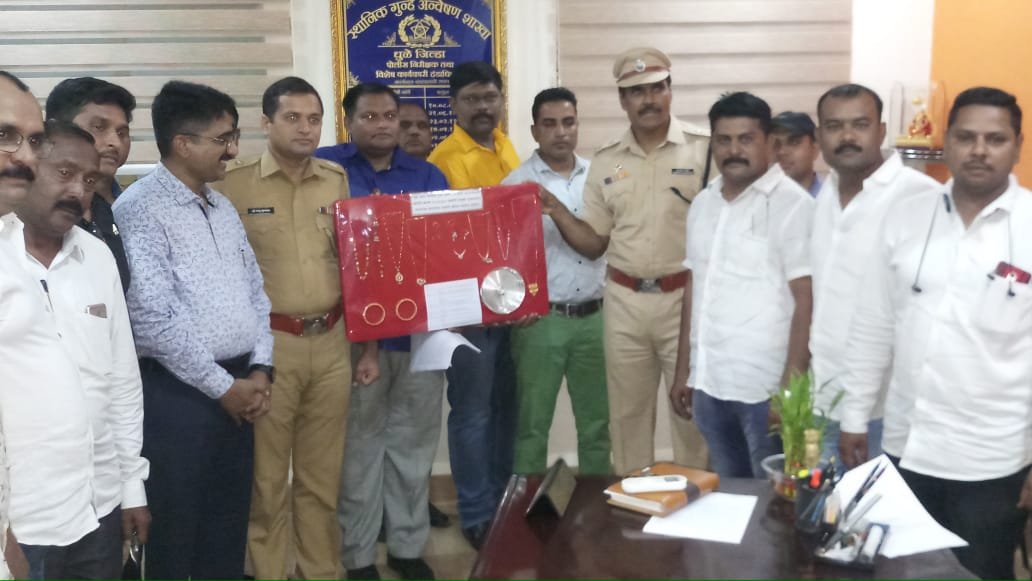 सेंधमारी करने वाले तीन शातिर अपराधी गिरफ्तार, सात लाख रुपये के आभूषण बरामद | New India Times
