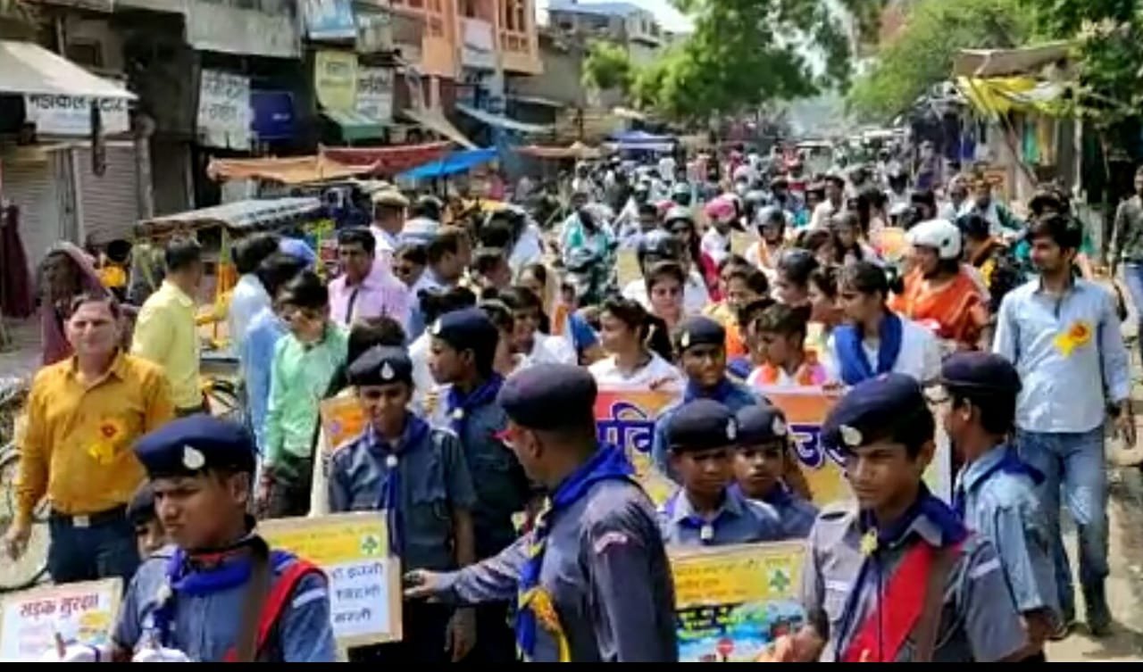 यातायात नियमों के पालन के लिए मथुरा महानगर में रैली के माध्यम से उमड़ा जन सैलाब | New India Times