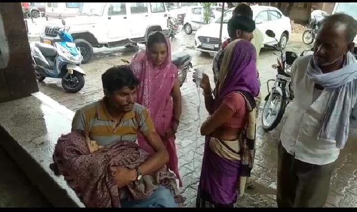 अस्पताल के दर पर जिंदगी दर-ब-दर: जिला अस्पताल बहराइच में एम्बुलेंस के इंतजार में मासूम की हुई तड़प तड़प कर मौत, 108 एंबुलेंस के चालक पर पैसे मांगने का परिजनों ने लगाया आरोप | New India Times