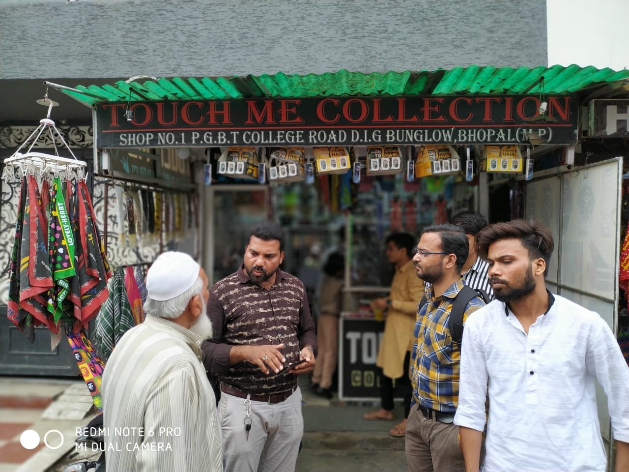 भोपाल में दिनदहाड़े हुई चोरी की वारदात, वारदात सीसीटीवी में हुई क़ैद | New India Times