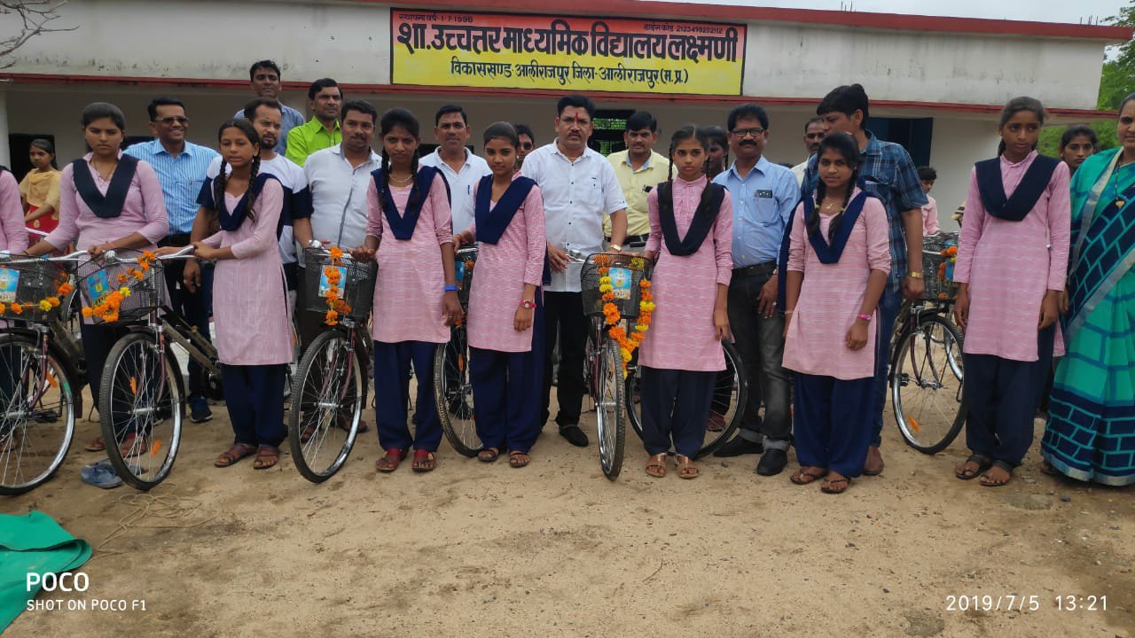 विधायक मुकेश पटेल ने स्कूल के पियून से करवाया कार्यक्रम का श्री गणेश | New India Times