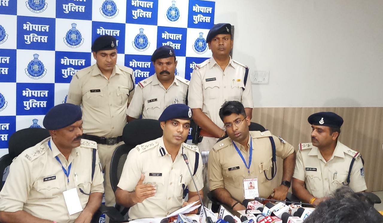 पैरोल पर रिहा सजायाब मुजरिम स्वयं की आत्महत्या सिध्द करने के लिये की युवक की हत्या, पुलिस ने किया सनसनीखेज हत्याकांड का खुलासा | New India Times