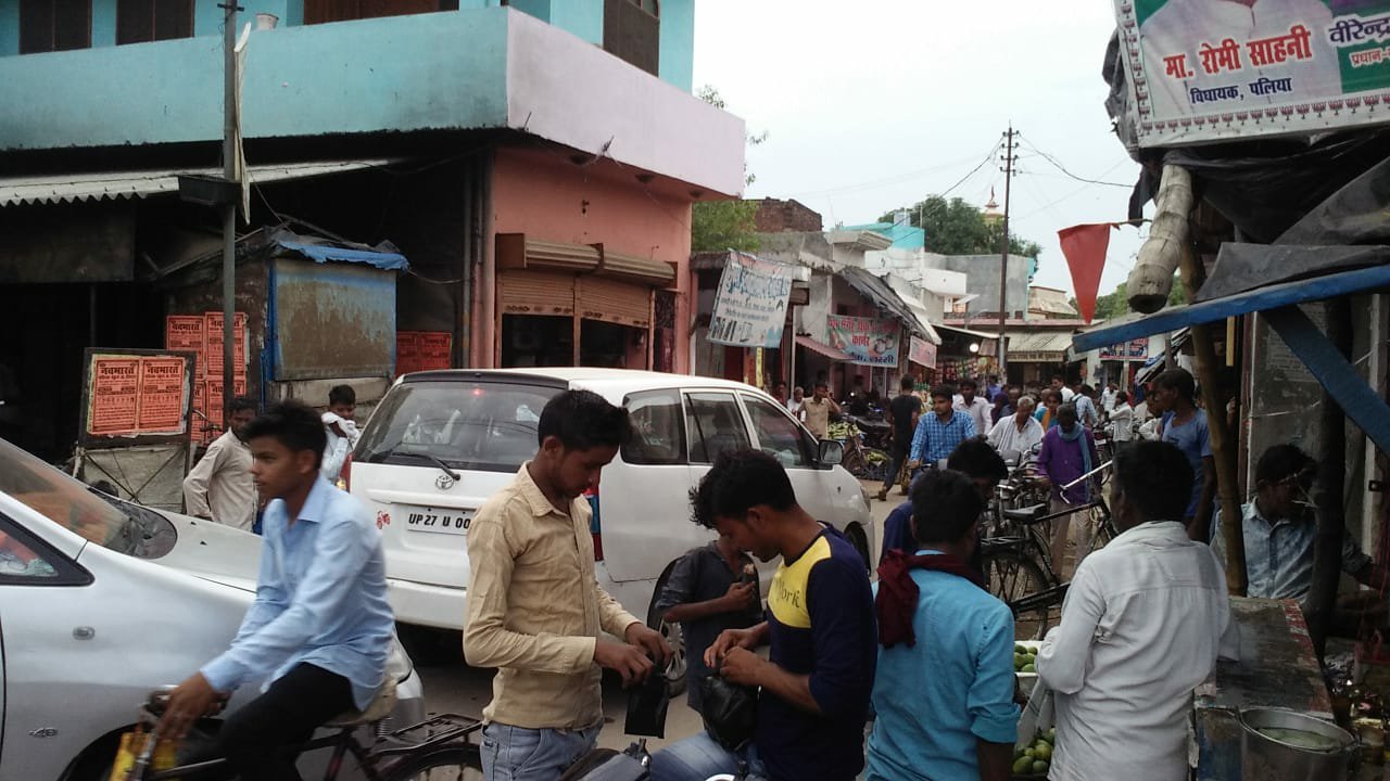 कुछ महिनाें पहले प्रशासन द्वारा चलाए गए अतिक्रमण हटाआे अभियान में भी हुई केवल रस्म अदायगी, एम्बुलेंस काे इमरजेंसी में तत्काल मरीज काे ले जाने के लिए हूटर बजाने पर भी निकलने के लिए नहीं मिलता है रास्ता | New India Times