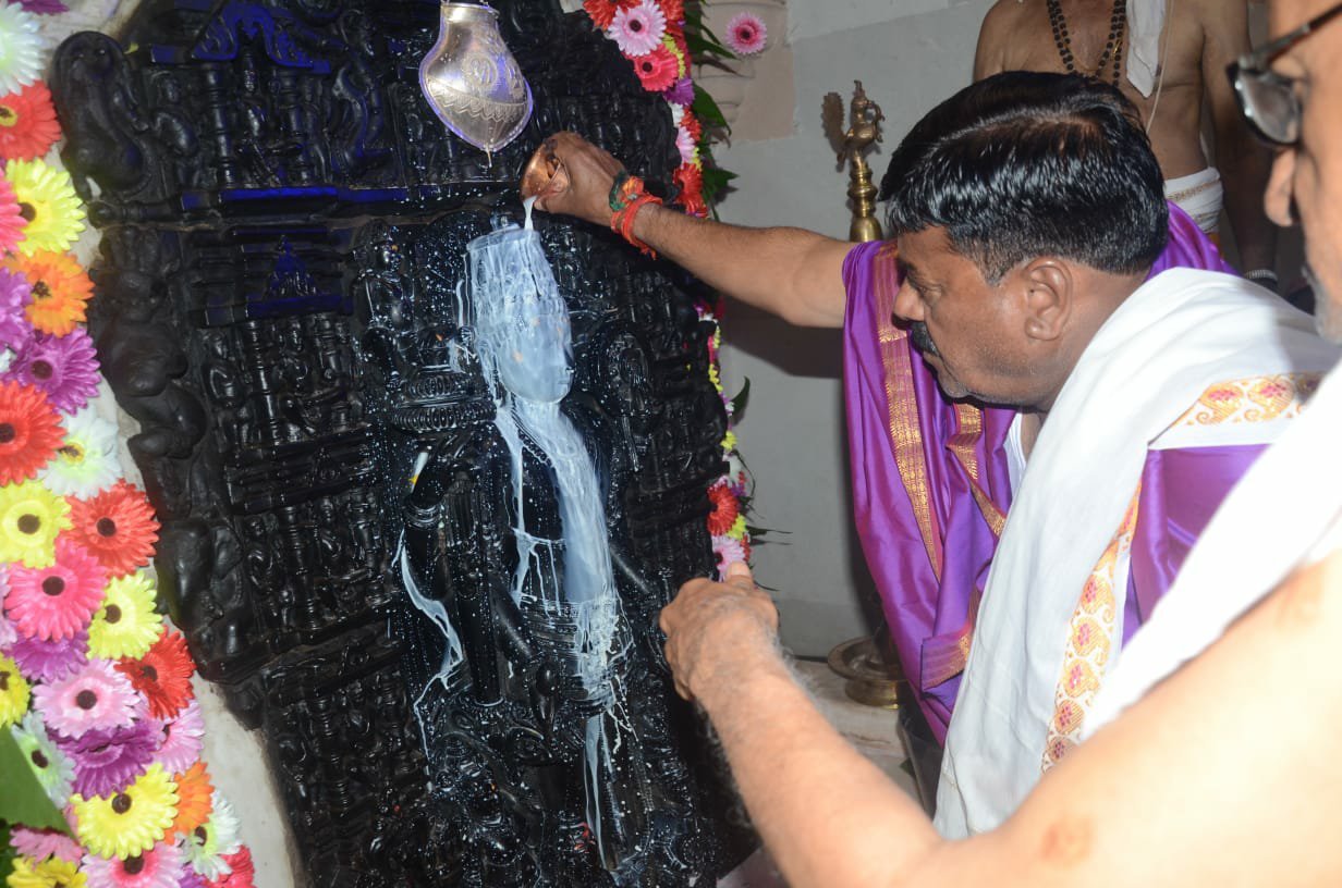 आषाढ़ी एकादशी पर निकाली गयी रैली: मंदिरों में भक्तों का लगा तांता | New India Times