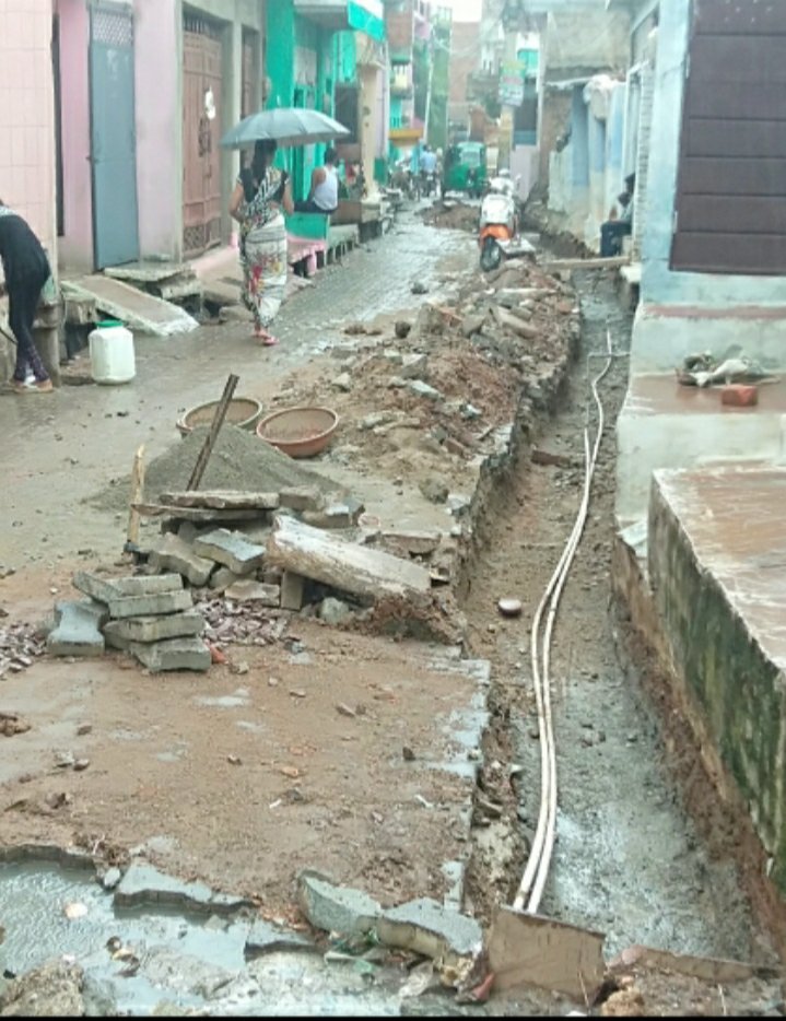 झांसी के वार्ड नंबर 48 के पार्षद सुलेमान अहमद ने जन सुनवाई में सुनीं लोगों की समस्याएं, समस्याओं के संज्ञान में आते ही पार्षद ने दिलाई समस्याओं से निजात, लोगों ने पार्षद का किया सम्मान | New India Times