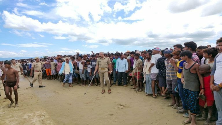 धान रोपाई करने जा रहे किसानों की नाव पलटी, हादसे में वृद्धा की डूबकर मौत, 16 लोगों को रेस्क्यू टीम ने बचाया, दो की तलाश जारी 3 धान रोपाई करने जा रहे किसानों की नाव पलटी, हादसे में वृद्धा की डूबकर मौत, 16 लोगों को रेस्क्यू टीम ने बचाया, दो की तलाश जारी | New India Times