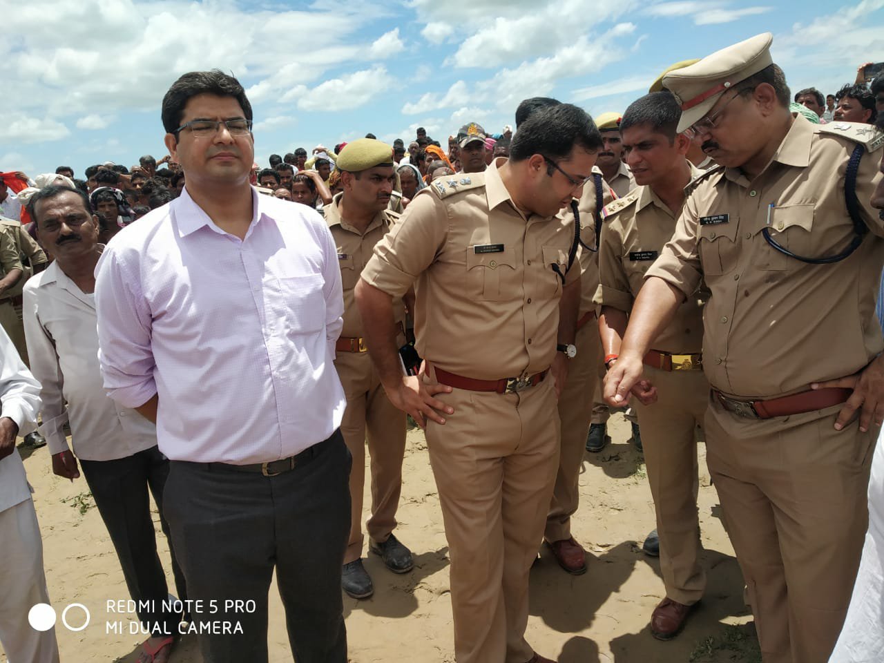 धान रोपाई करने जा रहे किसानों की नाव पलटी, हादसे में वृद्धा की डूबकर मौत, 16 लोगों को रेस्क्यू टीम ने बचाया, दो की तलाश जारी 4 धान रोपाई करने जा रहे किसानों की नाव पलटी, हादसे में वृद्धा की डूबकर मौत, 16 लोगों को रेस्क्यू टीम ने बचाया, दो की तलाश जारी | New India Times