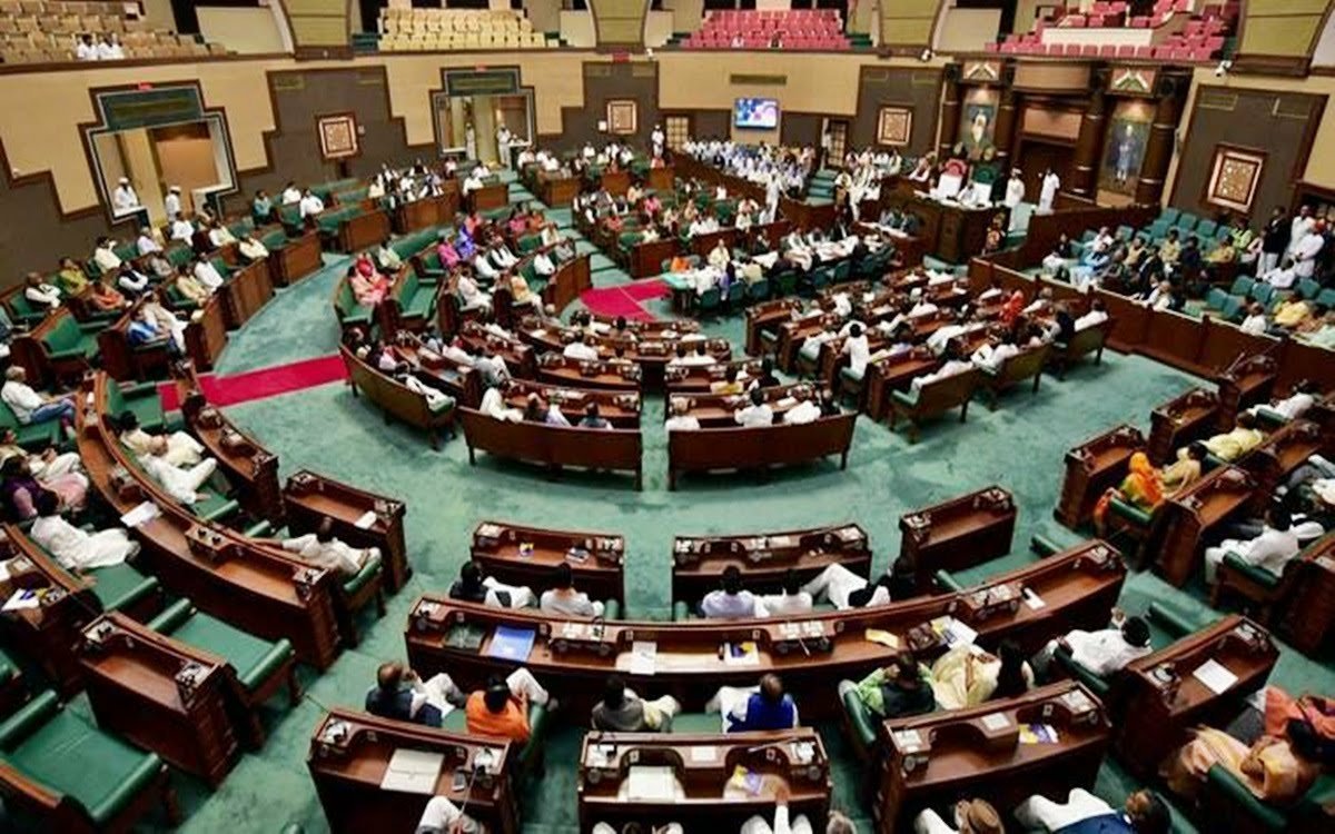 24 घण्टे में कांग्रेस की सरकार गिराने की धमकी देने वाली भाजपा विधानसभा में मत विभाजन में खुद हुई धराशाही | New India Times