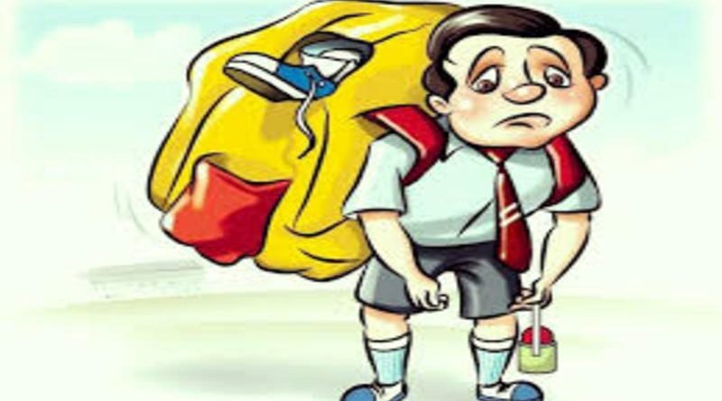 नहीं हुआ बस्तों का बोझ कम, दुख रहे हैं स्कूली बच्चों के कंधे | New India Times