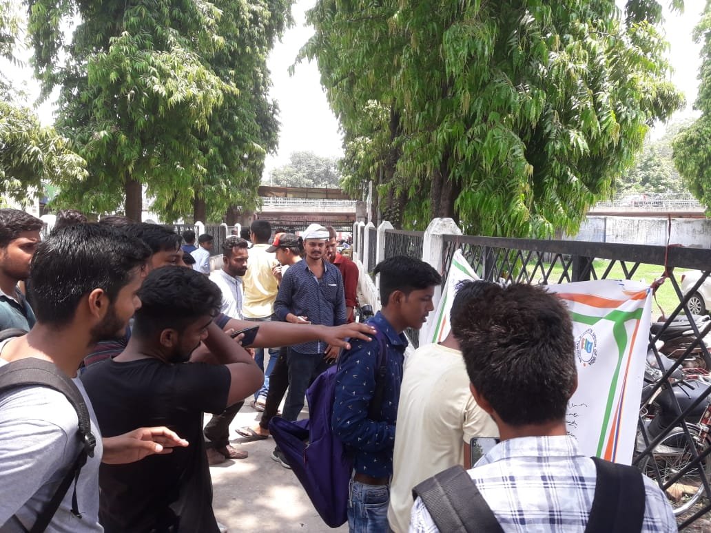 उन्नाव कांड: प्रदेश में अराजकता का माहौल है: नसीब पठान, तीसरे दिन भी जारी रहा हस्ताक्षर अभियान | New India Times