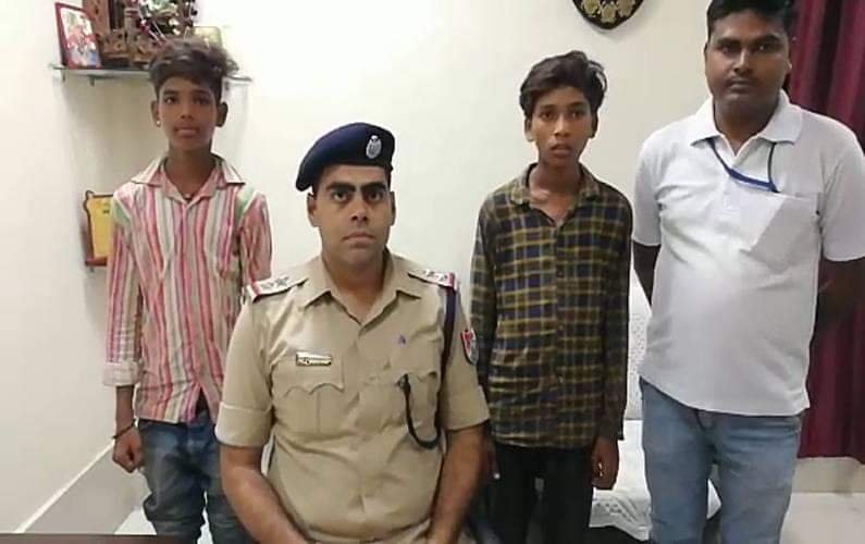 झांसी में बच्चा चोर गिरोह का आतंक, आए दिन बच्चे हो रहे हैं गायब, एक महिला बच्चा चोरी करते हुए गिरफ्तार | New India Times