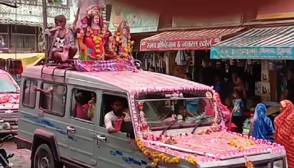 बारिश की रिमझिम फुहारों केे बीच दशा माता उत्सव का हुआ समापन, नाचते गाते निकाली गई शोभायात्रा | New India Times