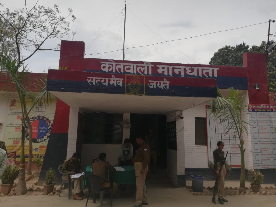अवैध निर्माण रूकवाने गये पुलिस कर्मियों की महिलाओं ने की पिटाई | New India Times