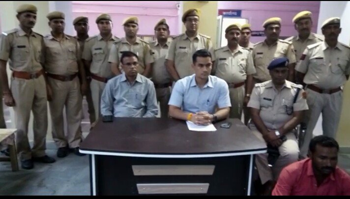 धौलपुर जिला में अवैध हथियार बनाने की फैक्ट्री बेनकाब, बड़ी संख्या में अवैध हथियार बरामद, एक आरोपी गिरफ्तार व दो आरोपी फरार | New India Times