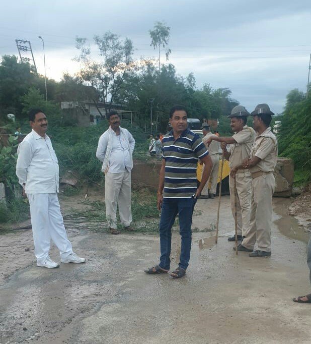 धौलपुर बाड़ी विधायक गिर्राज सिंह मलिंगा ने किया गांव वालों को जागरूक | New India Times