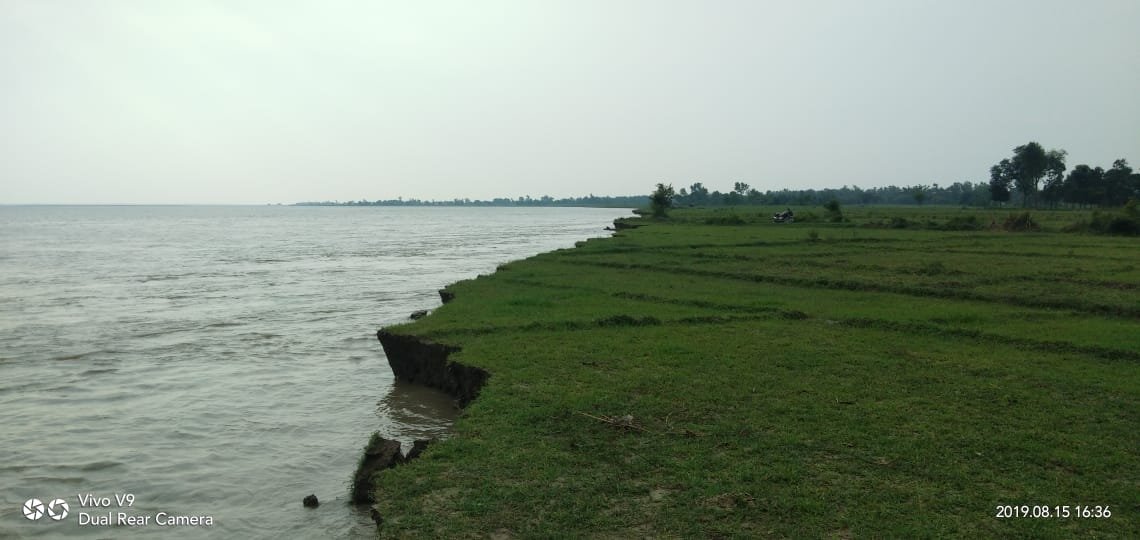 भिरगू पुरवा 300 रेती गांव में बह रहे नाले में गिरी घाघरा की धारा, भारी तबाही की आशंका | New India Times