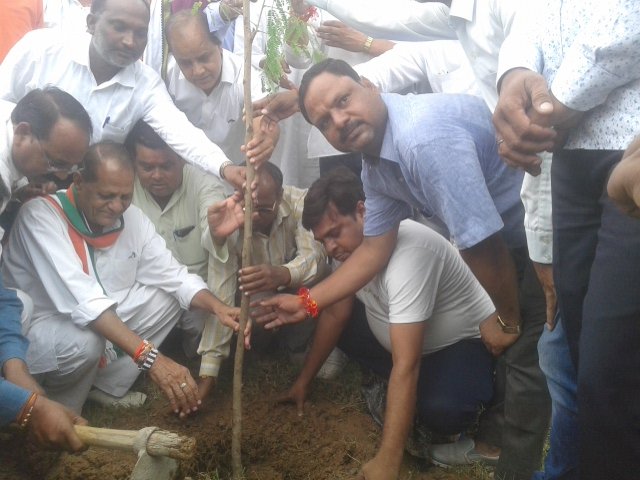 ग्वालियर के कबीर आश्रम गला कोठार थाटीपुर में किया गया वृक्षारोपण | New India Times