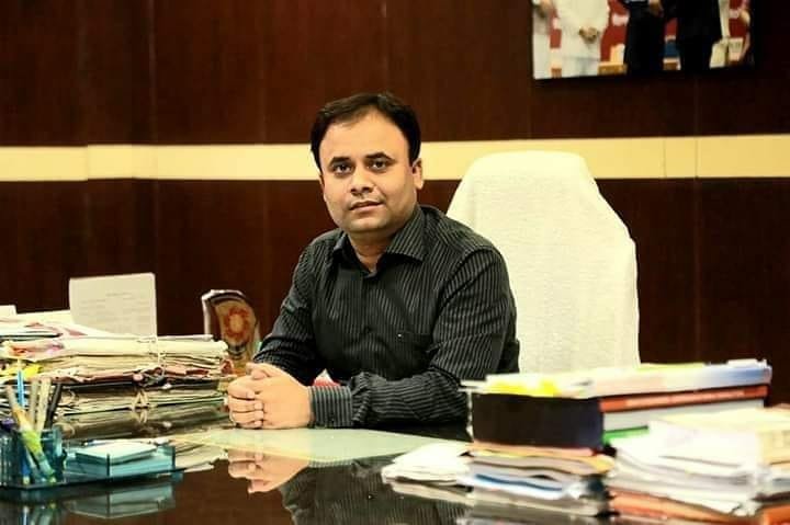 पदीय दायित्वों के निर्वहन में लापरवाही बरतने के कारण आठ खाद्य सुरक्षा अधिकारियों को कारण बताओ नोटिस | New India Times