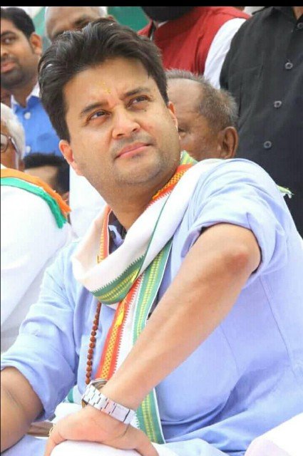 कांग्रेसी नेता ज्योतिरादित्य सिंधिया को लेकर अफवाहों का बाज़ार गर्म, सोशल मीडिया पर भाजपा में शामिल होने के लग रहे हैं कयास | New India Times