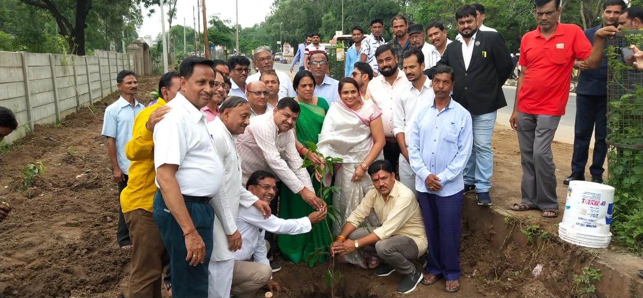 पूर्व प्रधानमंत्री भारत रत्न स्वर्गीय राजीव गांधी की 75 वीं जयंती पर जिला कांग्रेस पार्टी द्वारा विभीन्न कार्यक्रम कर मनाया गया जन्मदिन | New India Times