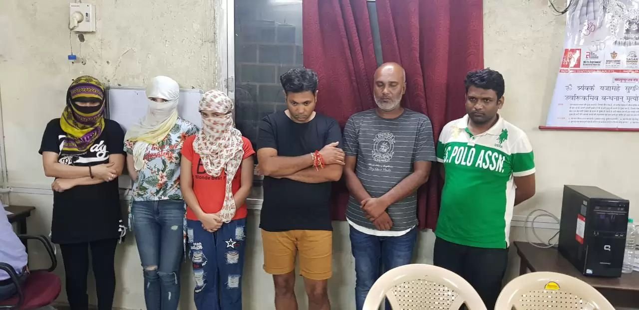 भोपाल क्राइम ब्रांच ने कोहेफिजा इलाके में सेक्स रैकेट को किया बेनकाब, तीन विदेशी लडकियां, दो ग्राहक व एक दलाल गिरफ्तार | New India Times