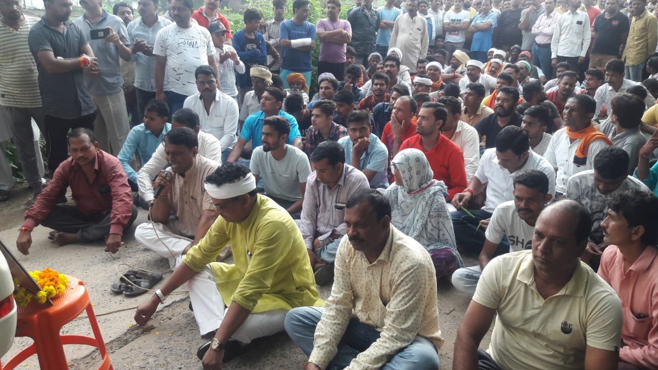 डॉन बॉस्को स्कूल प्रबंधन के खिलाफ कार्यवाही की मांग को लेकर स्कूल परिसर में हुआ धरना-प्रदर्शन | New India Times