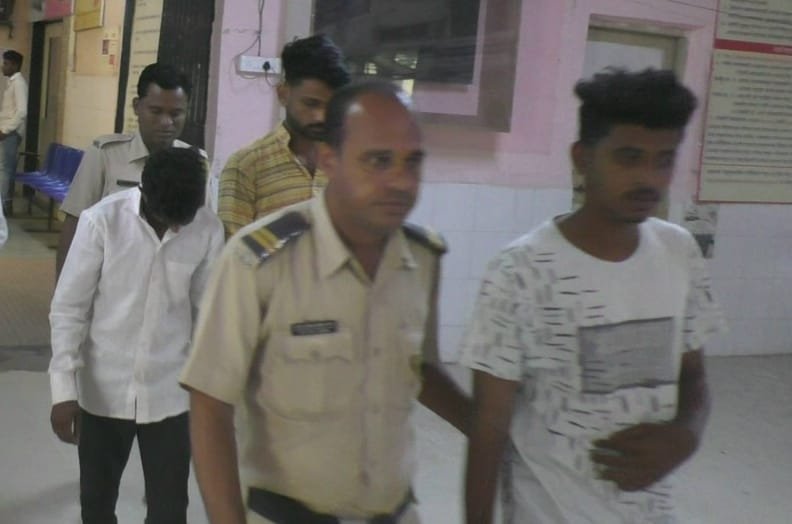 नाबालिग बालिका के साथ गैंगरेप, तीन आरोपी गिरफ्तार, दो आरोपी फरार | New India Times