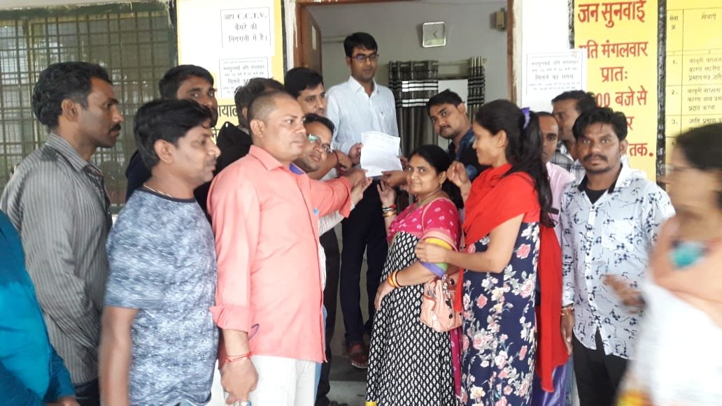 संयुक्त अतिथि शिक्षक संघ ने विभिन्न मांगों को लेकर मुख्यमंत्री के नाम तहसीलदार को सौंपा ज्ञापन | New India Times