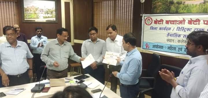 मिलावटखोरों के विरूद्ध कार्रवाई करने पर अधिकारियों को मिला प्रमाण-पत्र | New India Times