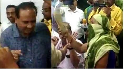 नगर निगम आयुक्त के चेंबर में निगम के उपयंत्री की एक महिला ने की चप्पलों से पिटाई | New India Times