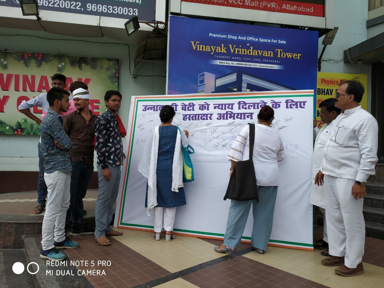 उन्नाव गैंगरेप पीड़िता के दुर्घटना व गैंगरेप मामले की जांच करने पहुंची CBI, आधा दर्जन से अधिक जगहों पर की छापेमारी, धमकाने के मामले में शशि सिंह के बेटे नवीन सिंह को CBI ने लिया हिरासत में, सभी आरोपियों को सीबीआई ने कल तलब किया लखनऊ | New India Times