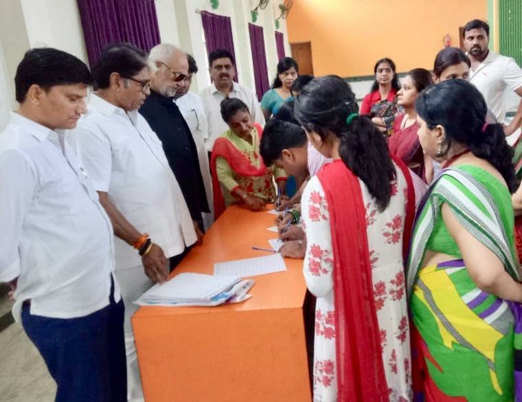 उन्नाव कांड: प्रदेश में अराजकता का माहौल है: नसीब पठान, तीसरे दिन भी जारी रहा हस्ताक्षर अभियान | New India Times